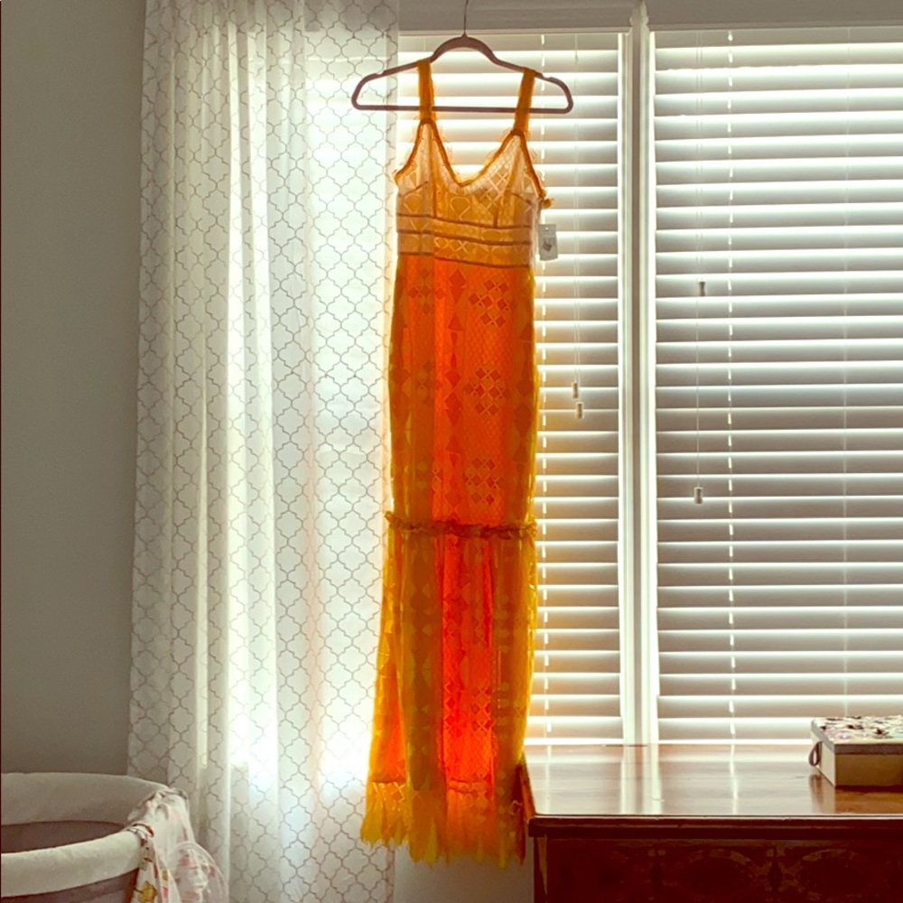 Beautiful sun/semi formal dress. NWT